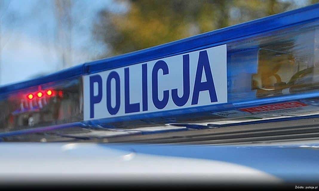 Trudne warunki na drogach w Trzebnicy – apel policji o ostrożność